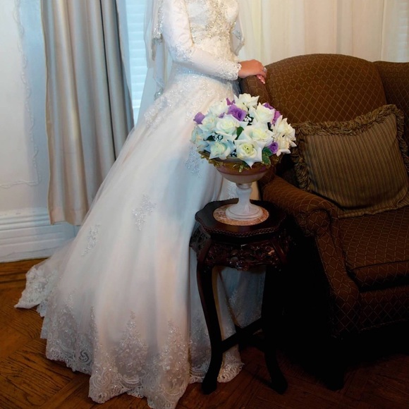 Mori Lee Size 8 Modest Wedding Dress - Picture 4 of 5